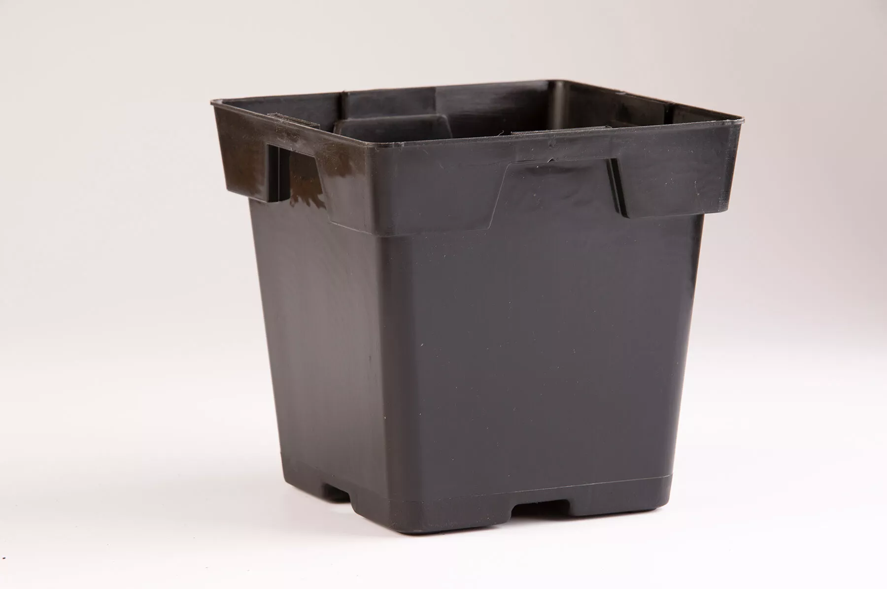 Jumbo Square Plastic Pots – 200 Count