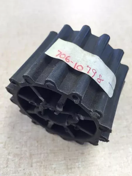 MTD 706-10798 DRIVE ROLLER.VINTAGE NOS PART.For self-propelled mowers.